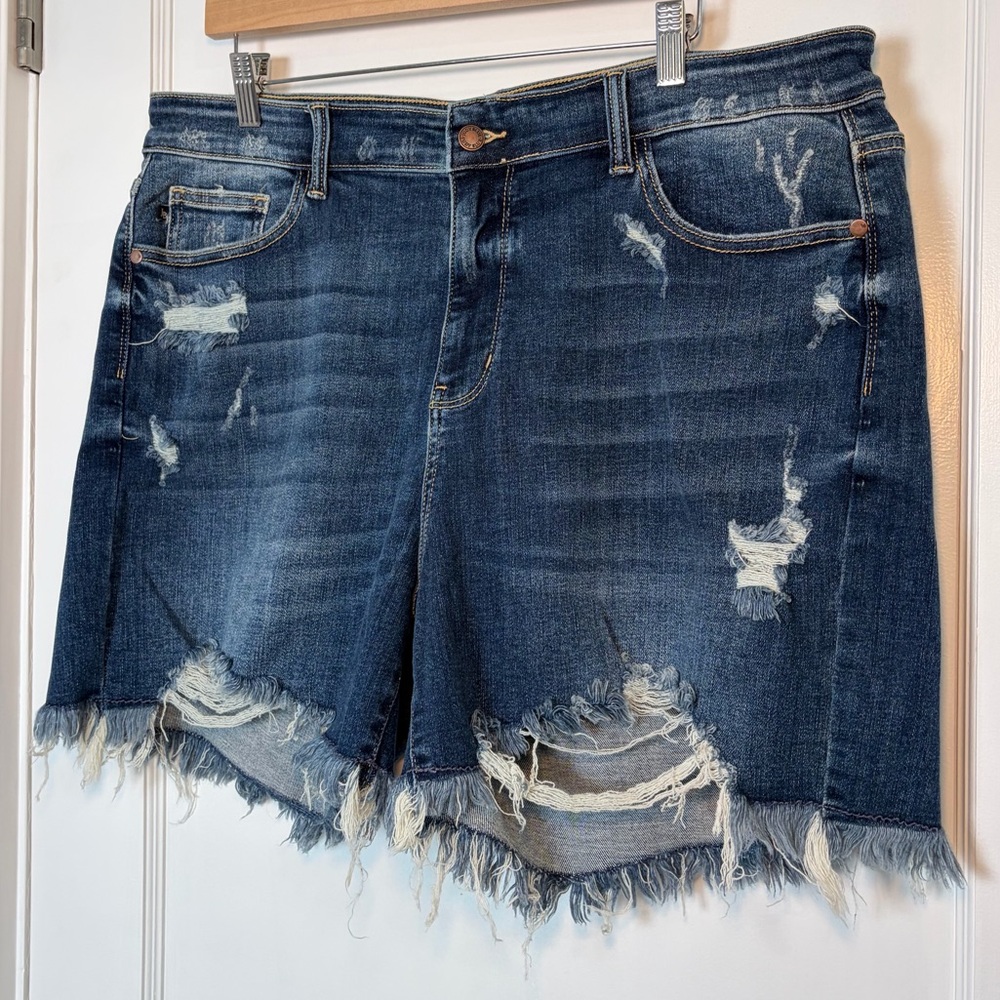 Judy blue distressed denim Shorts - Picture 14 of 16